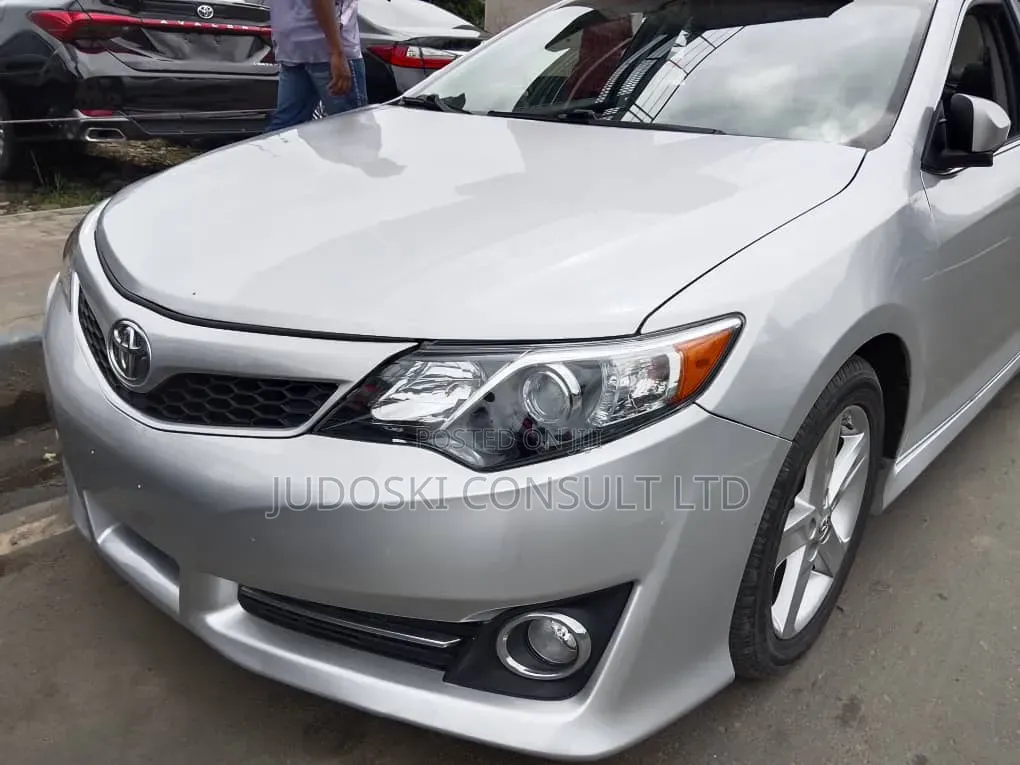 Toyota Camry 2014 Silver
