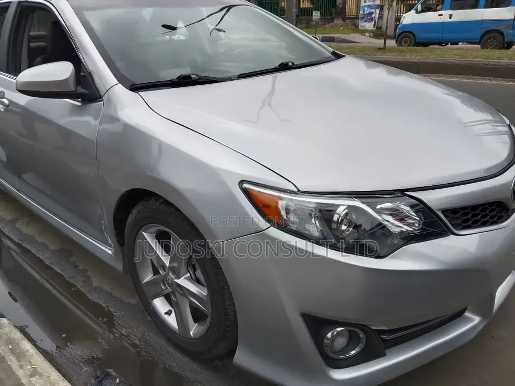 Toyota Camry 2014 Silver