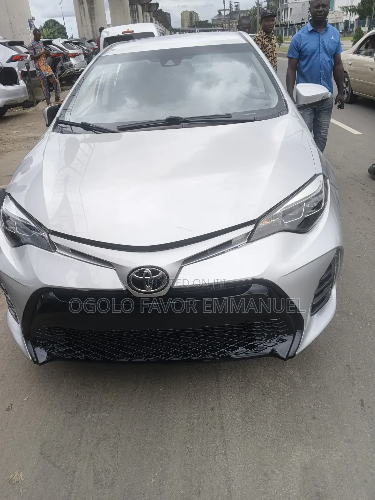 Toyota Corolla SE (1.8L 4cyl 6M) 2019 Silver