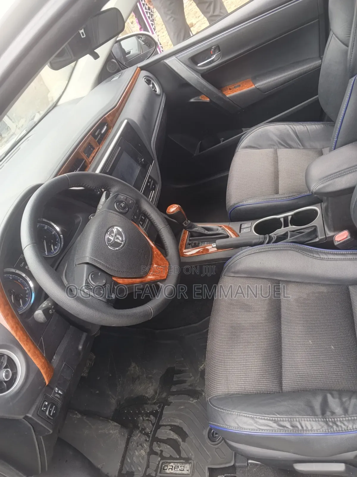 Toyota Corolla SE (1.8L 4cyl 6M) 2019 Silver