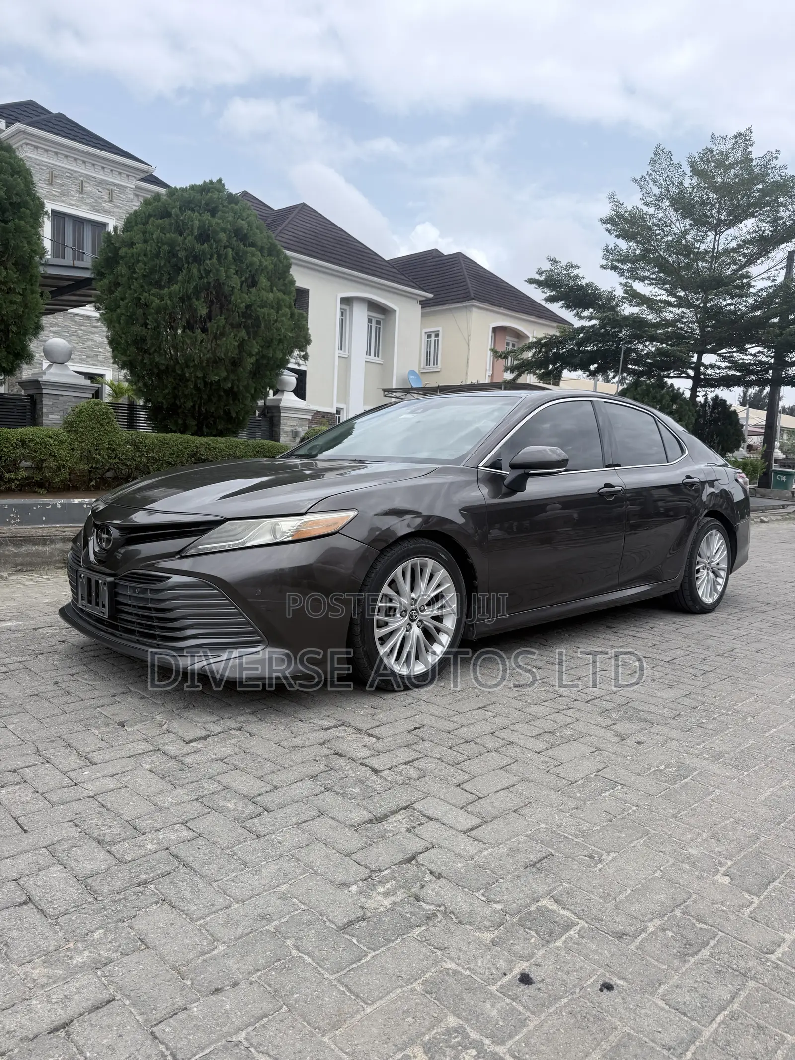 Toyota Camry XLE V6 FWD (3.5L 6cyl 8AM) 2018 Gray