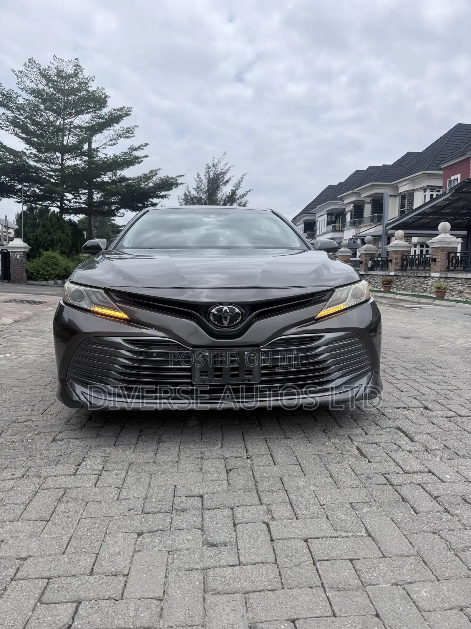 Toyota Camry XLE V6 FWD (3.5L 6cyl 8AM) 2018 Gray
