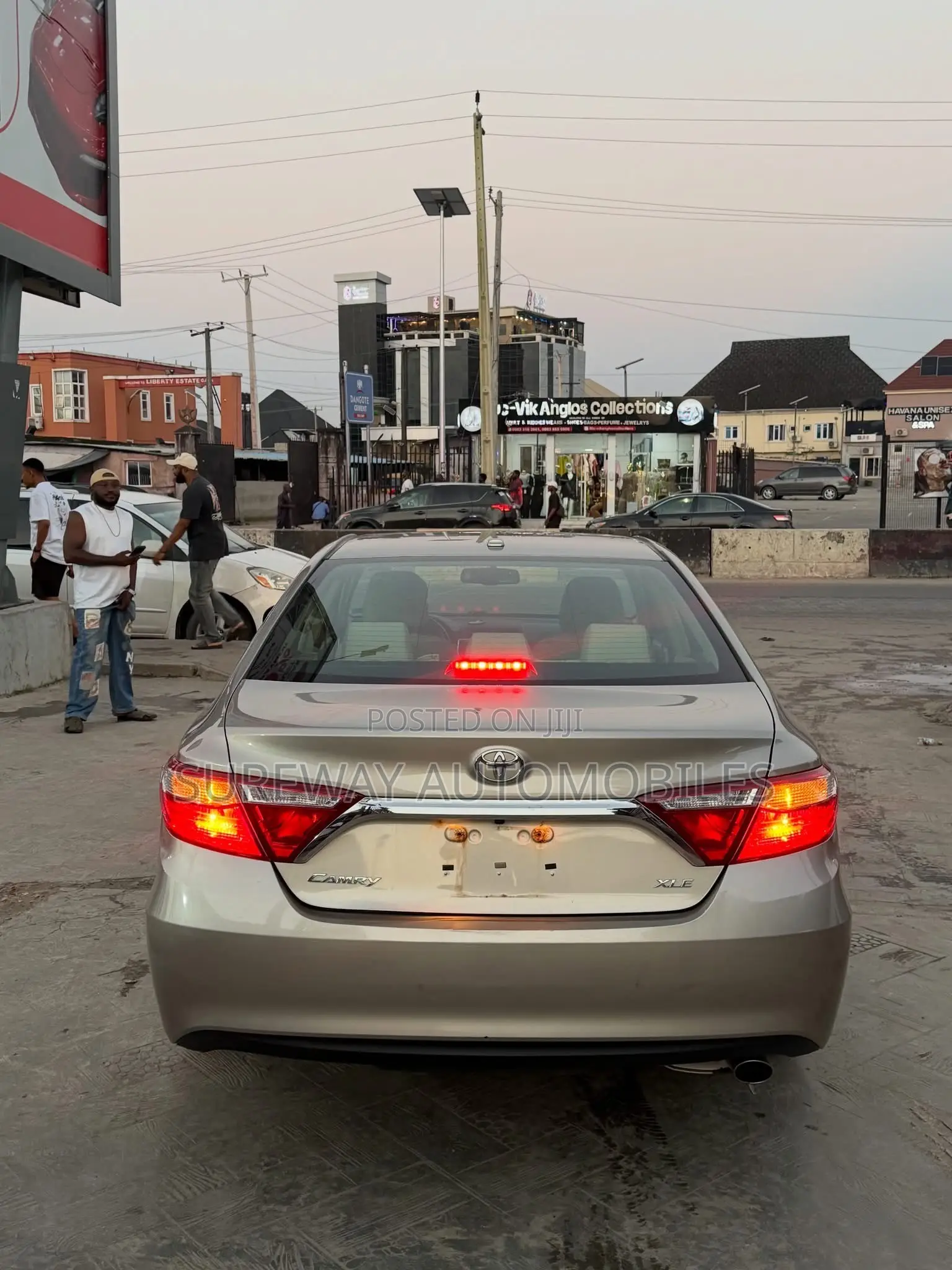 Toyota Camry 2016 Gold