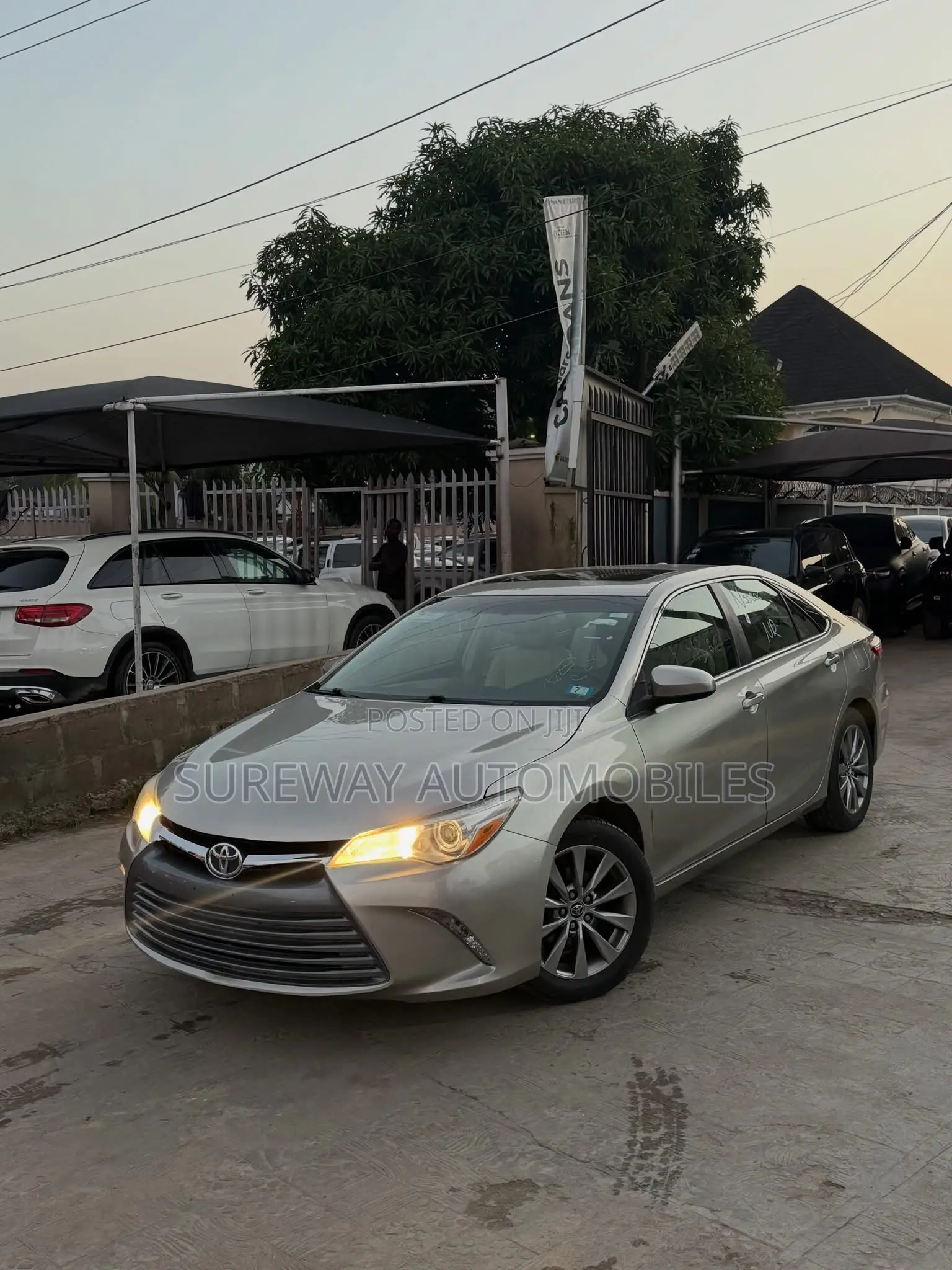 Toyota Camry 2016 Gold