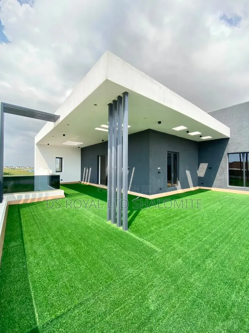 5bdrm Duplex in Chevron for sale