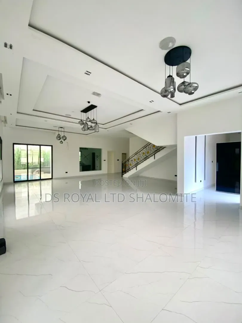 5bdrm Duplex in Chevron for sale