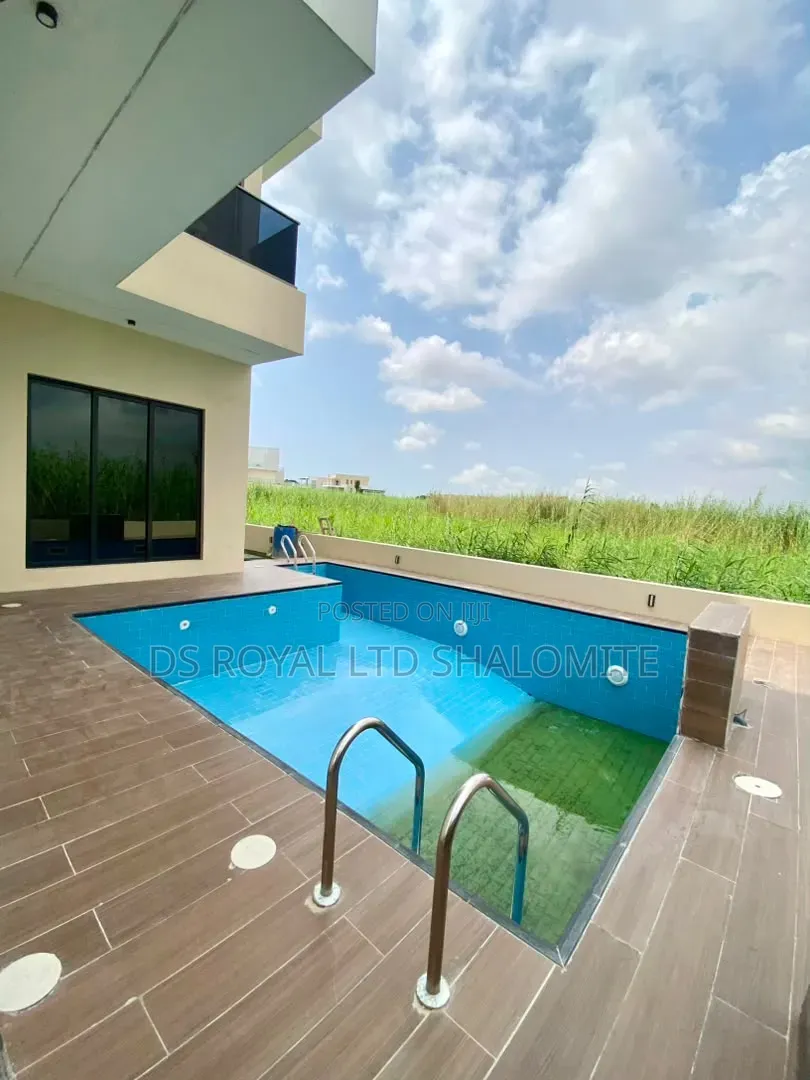 5bdrm Duplex in Chevron for sale