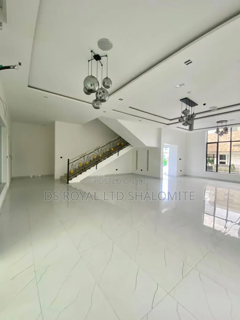 5bdrm Duplex in Chevron for sale