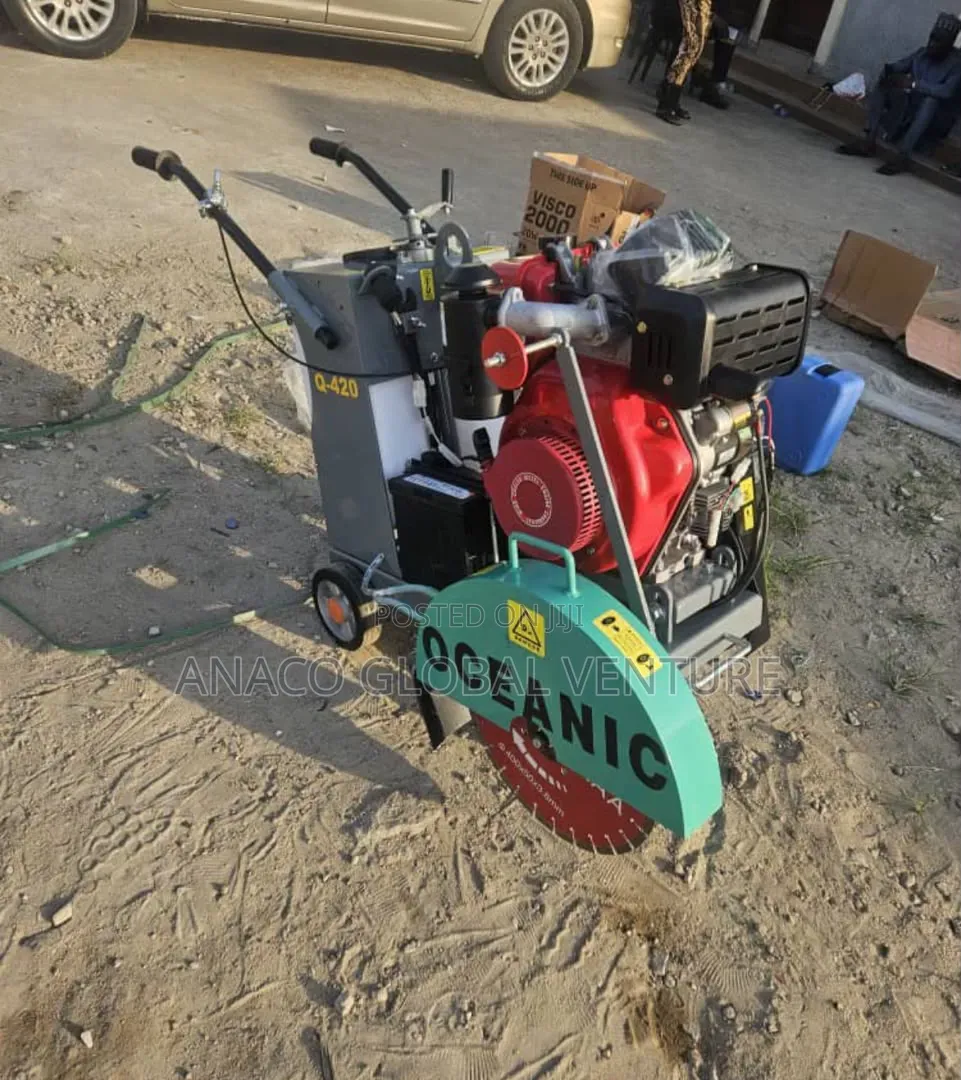 Concrete Cutter or Concrete Saw Machine