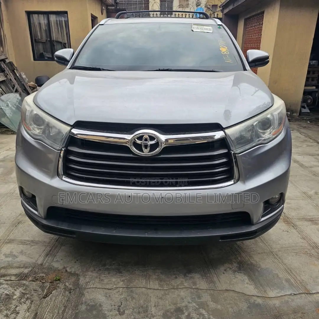 Toyota Highlander XLE 4dr SUV AWD (3.5L 6cyl 6A) 2015 Gray