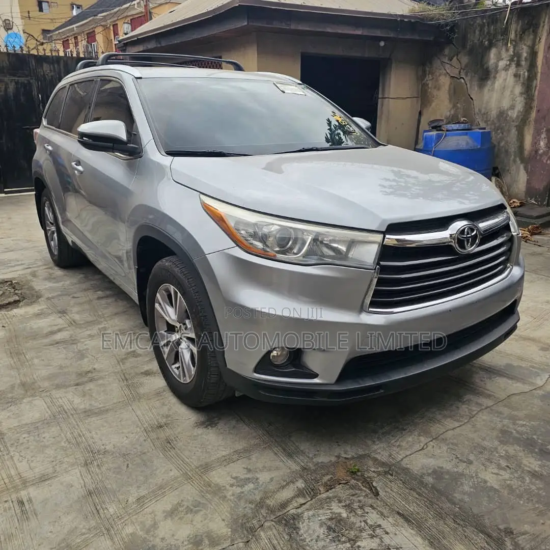 Toyota Highlander XLE 4dr SUV AWD (3.5L 6cyl 6A) 2015 Gray