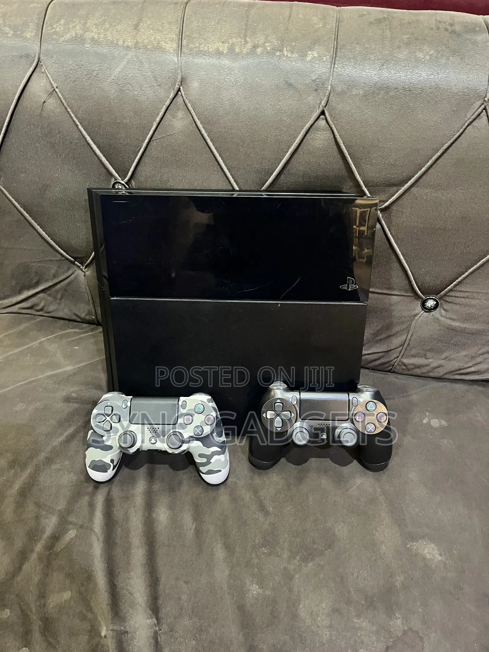 Ps4 Fat 500GB / 2 Pads / 8 Games