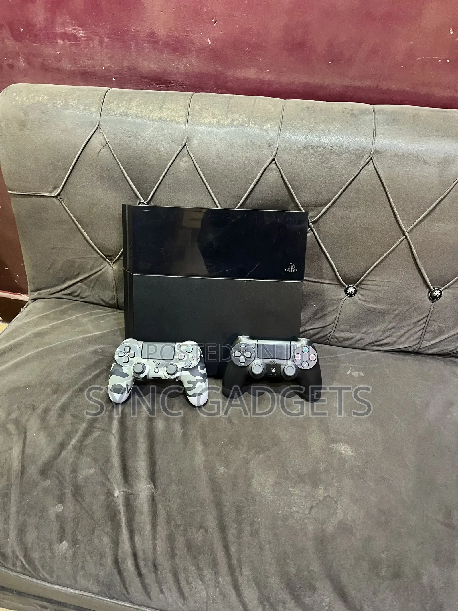 Ps4 Fat 500GB / 2 Pads / 8 Games