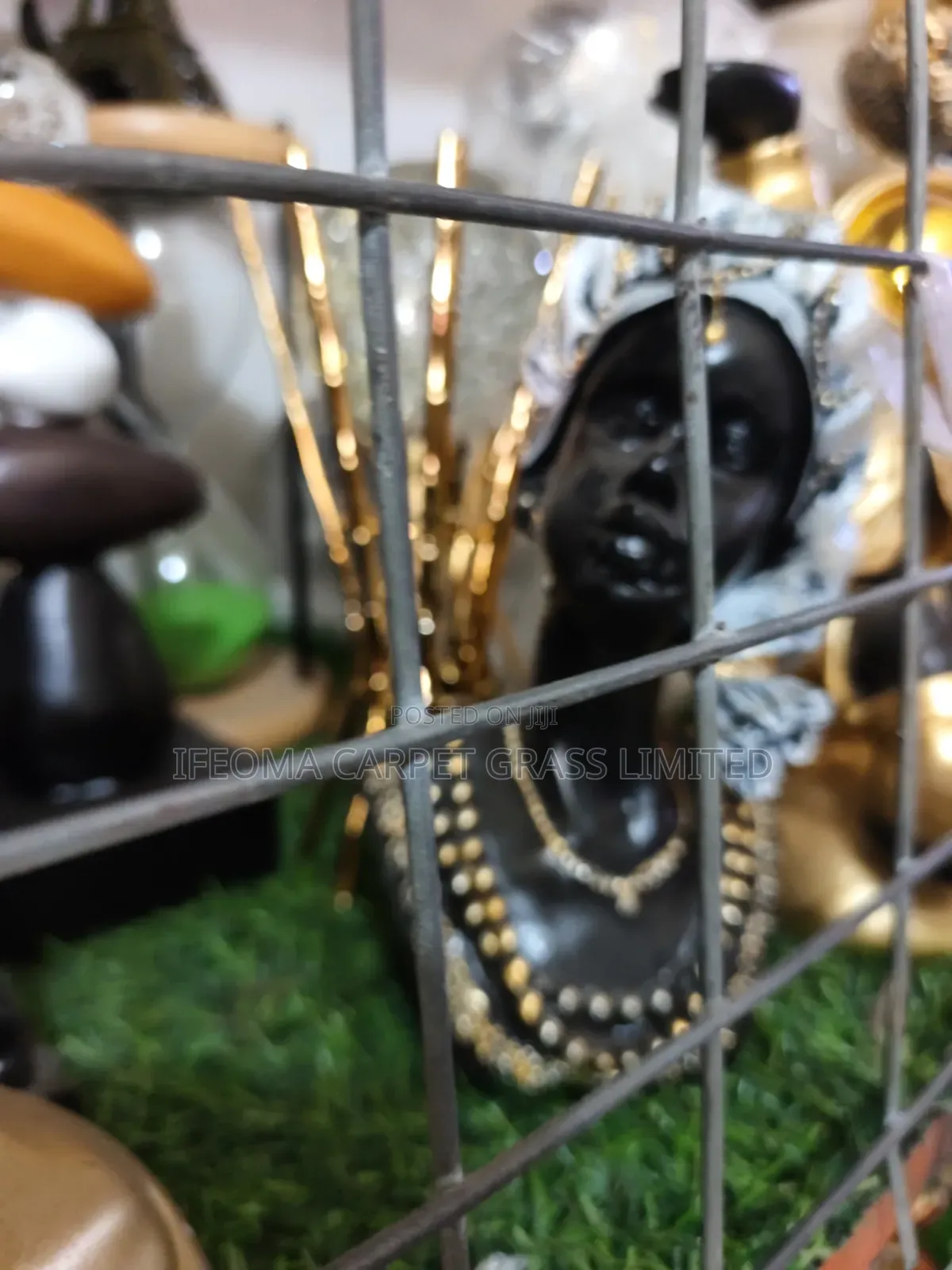 Figurine and Statues. Available in Bulk. Available in Different Prices