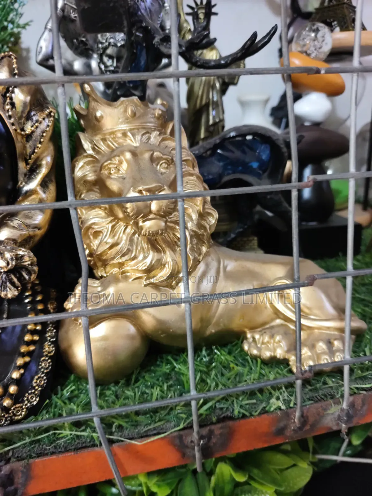 Figurine and Statues. Available in Bulk. Available in Different Prices