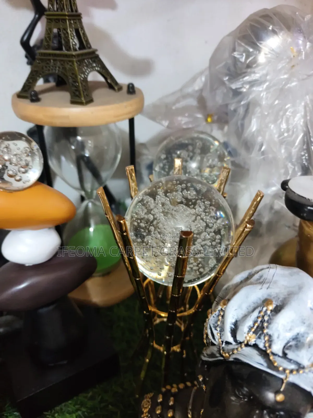 Figurine and Statues. Available in Bulk. Available in Different Prices