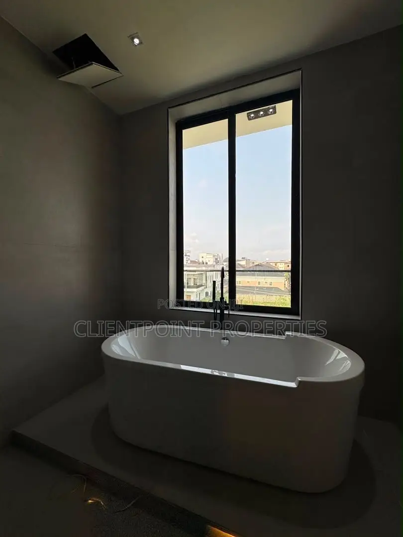 Furnished 5bdrm Duplex in Lekki Phase 1 for sale