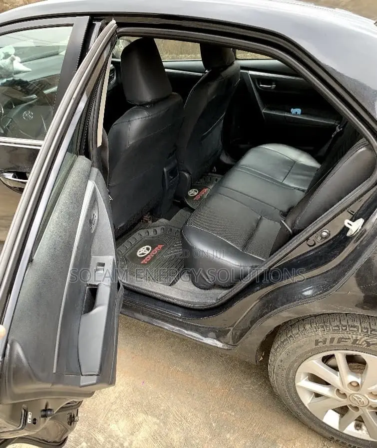 Toyota Corolla 2015 Black