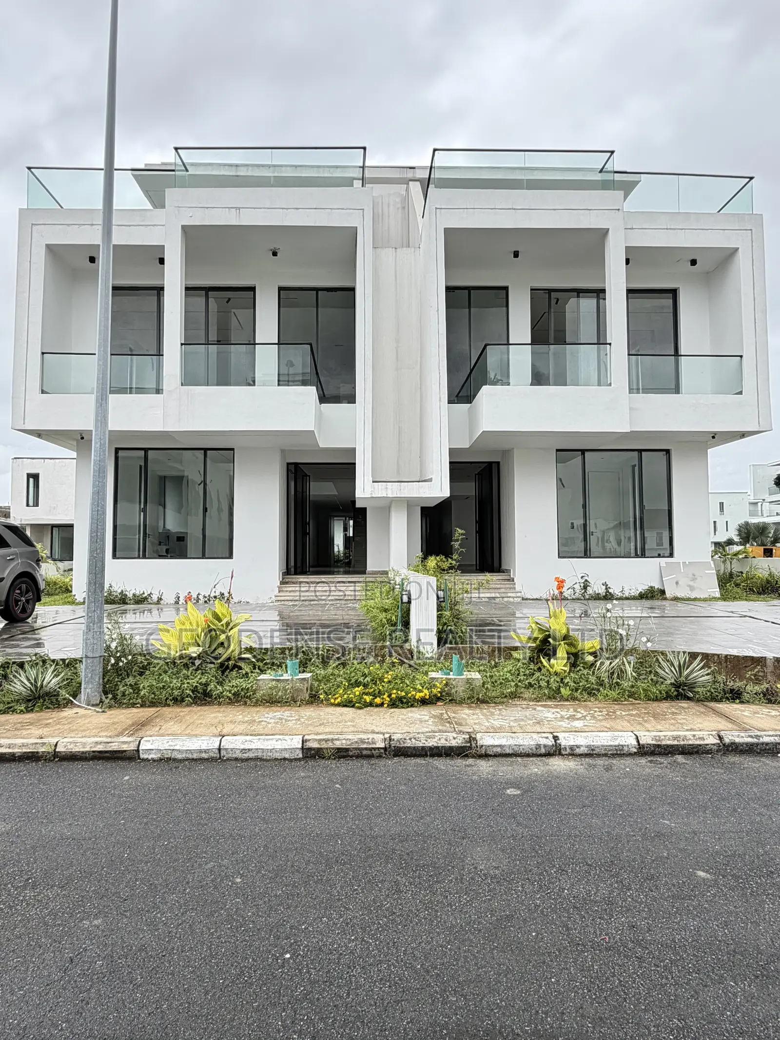 5bdrm Duplex in Cowrie Creek Estate, Ikate for sale