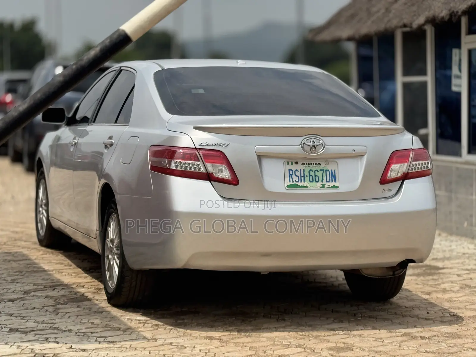 Toyota Camry Base 4dr Sedan (2.5L 4cyl 6M) 2010 Silver