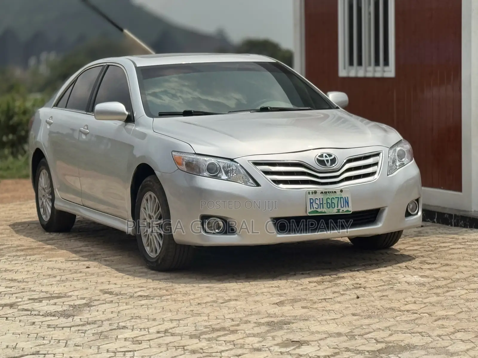 Toyota Camry Base 4dr Sedan (2.5L 4cyl 6M) 2010 Silver