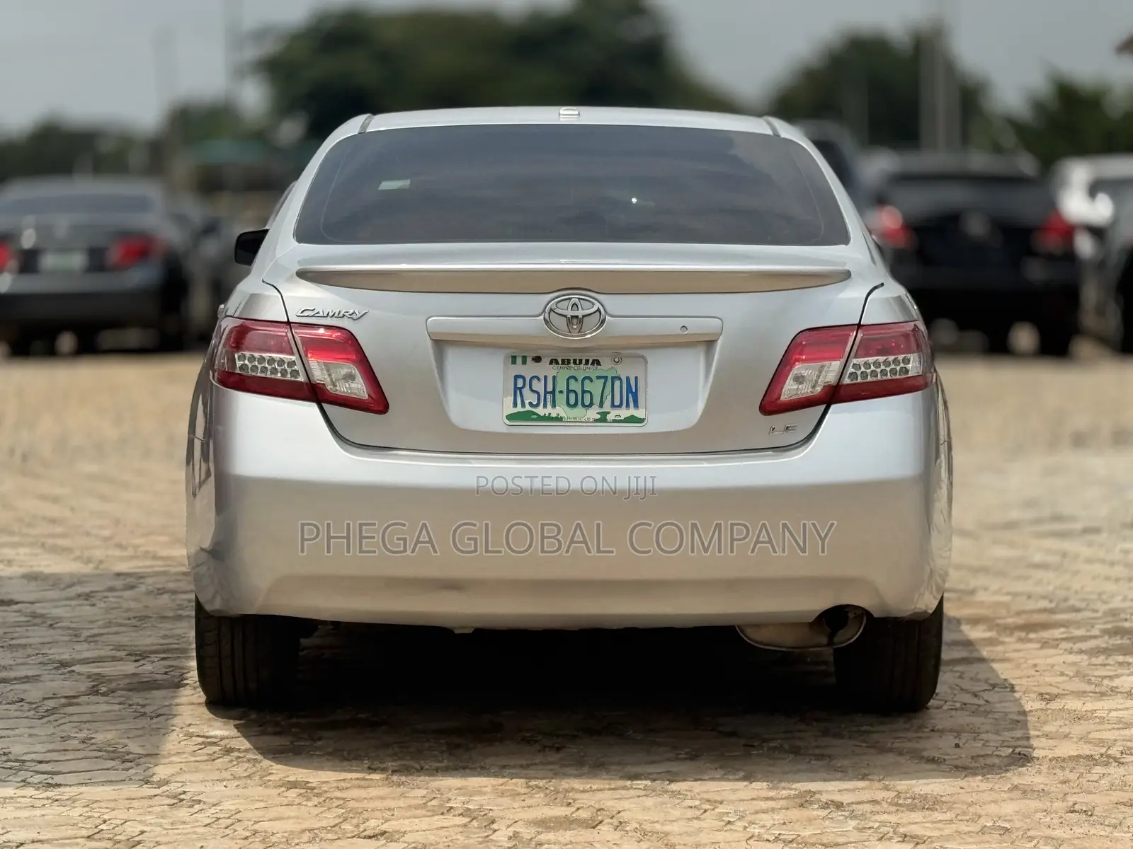 Toyota Camry Base 4dr Sedan (2.5L 4cyl 6M) 2010 Silver