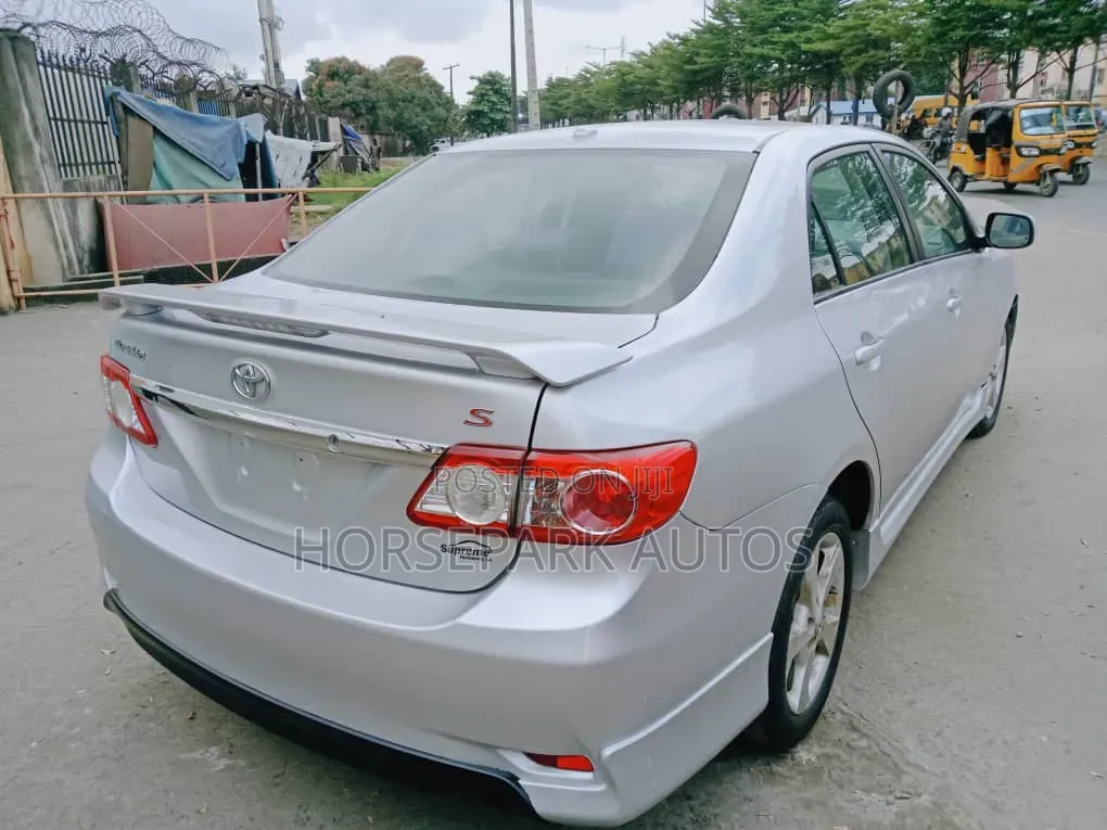 Toyota Corolla 2012 Silver