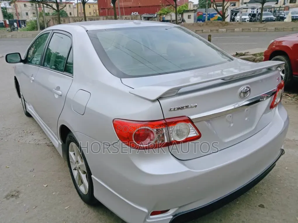 Toyota Corolla 2012 Silver