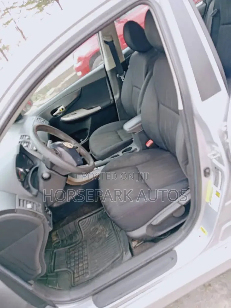 Toyota Corolla 2012 Silver