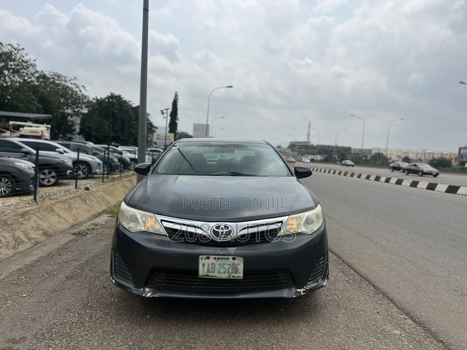 Toyota Camry LE 4dr Sedan (2.5L 4cyl 6A) 2012 Gray