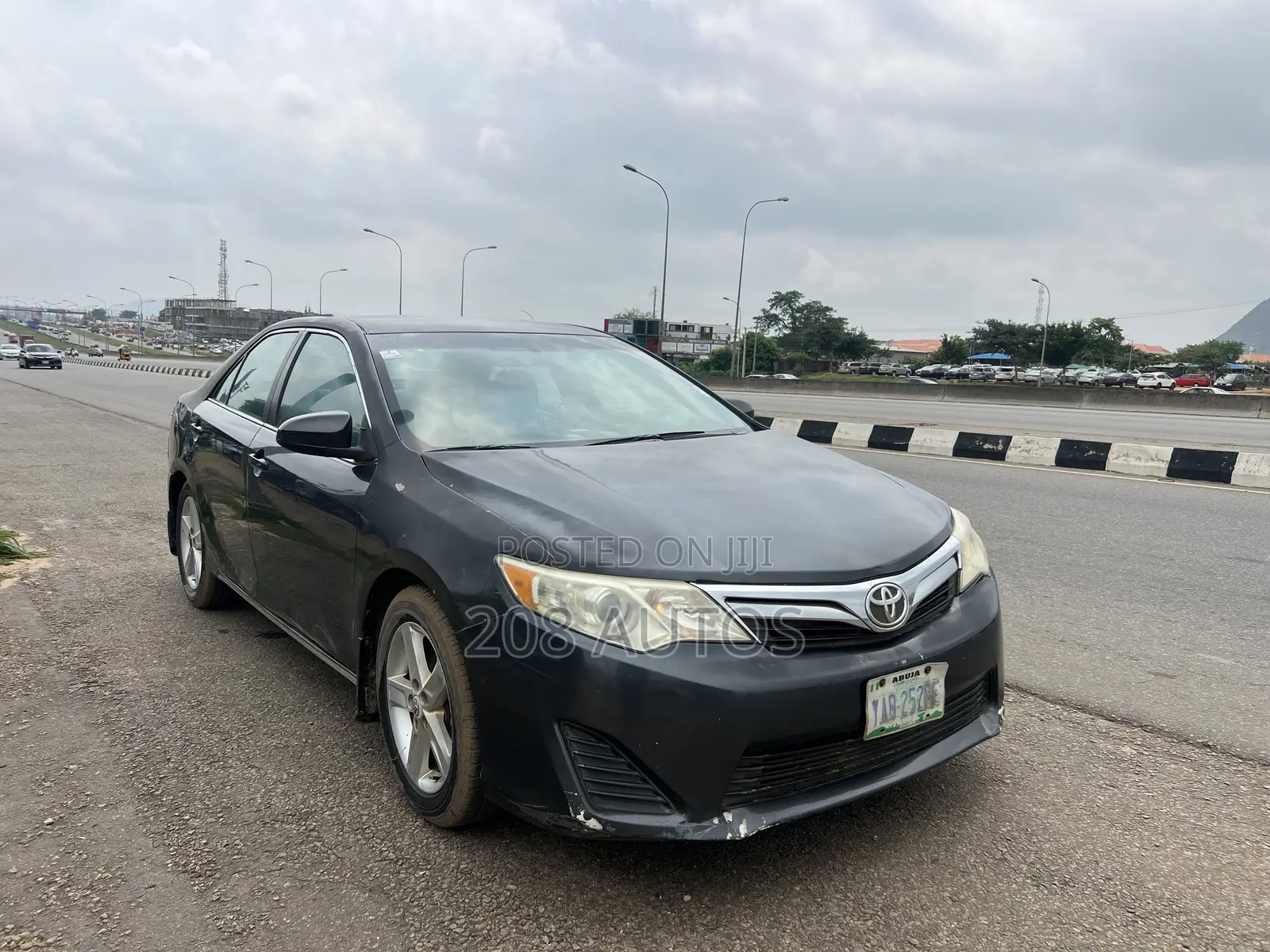 Toyota Camry LE 4dr Sedan (2.5L 4cyl 6A) 2012 Gray