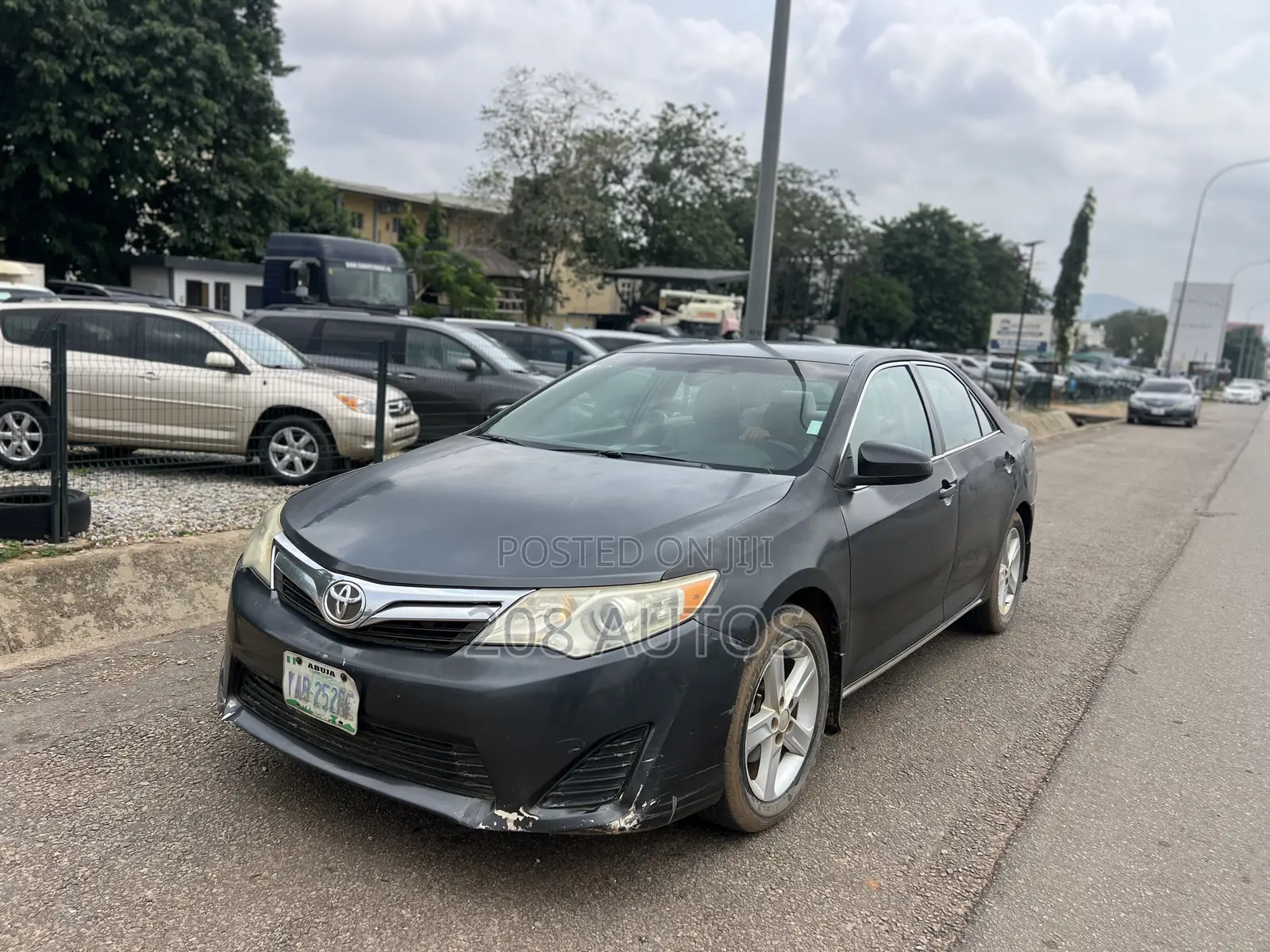 Toyota Camry LE 4dr Sedan (2.5L 4cyl 6A) 2012 Gray