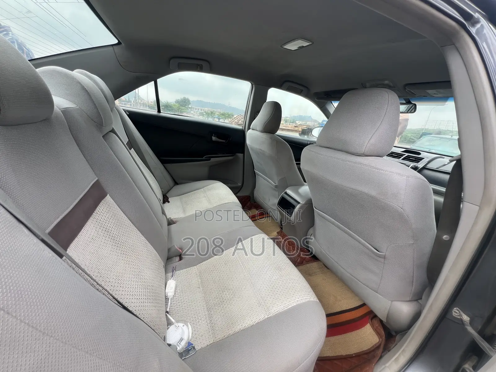 Toyota Camry LE 4dr Sedan (2.5L 4cyl 6A) 2012 Gray