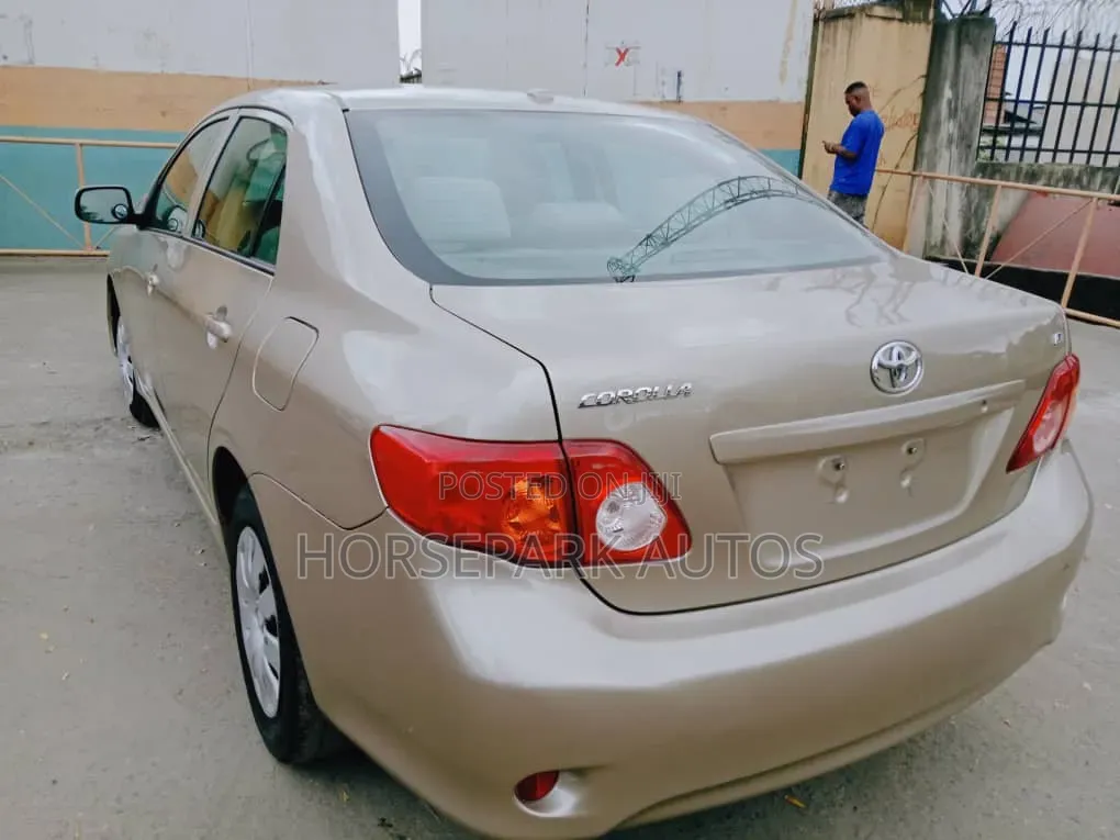 Toyota Corolla 2009 Gold