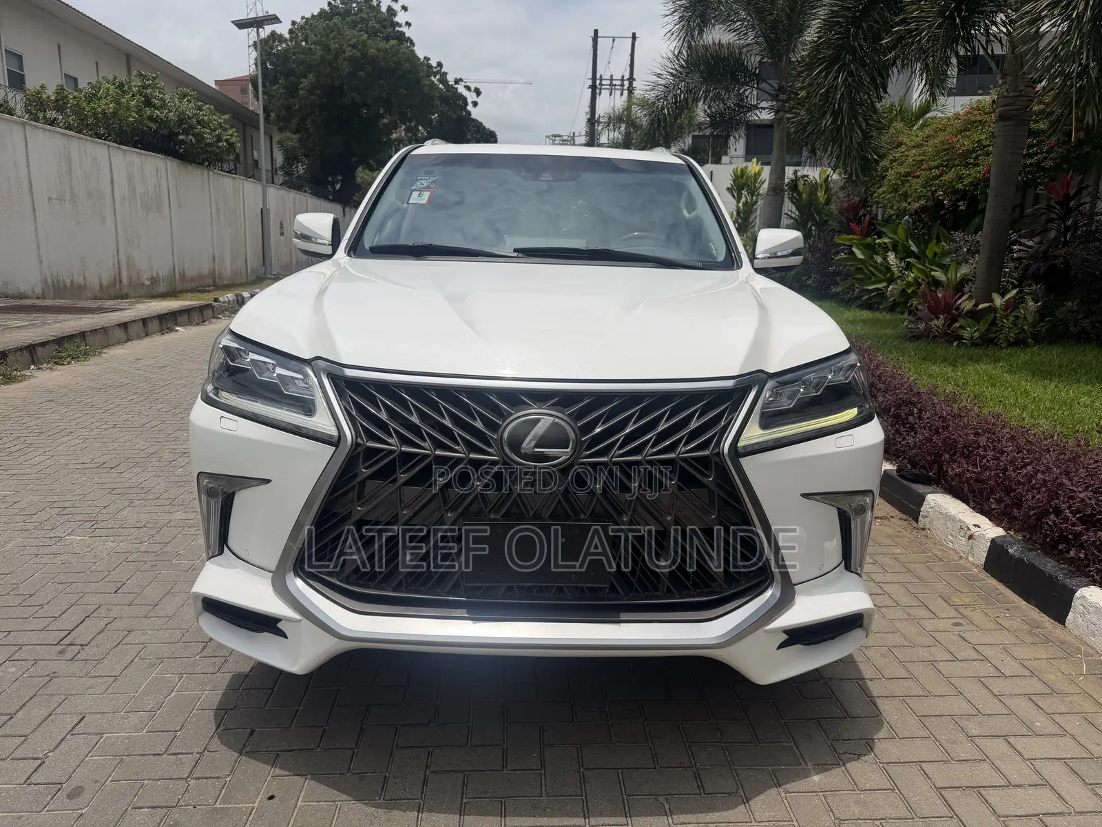 Lexus LX 570 AWD 2016 White