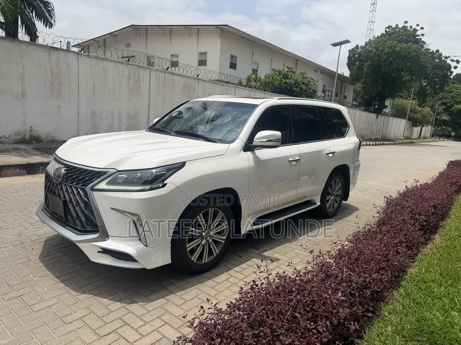 Lexus LX 570 AWD 2016 White