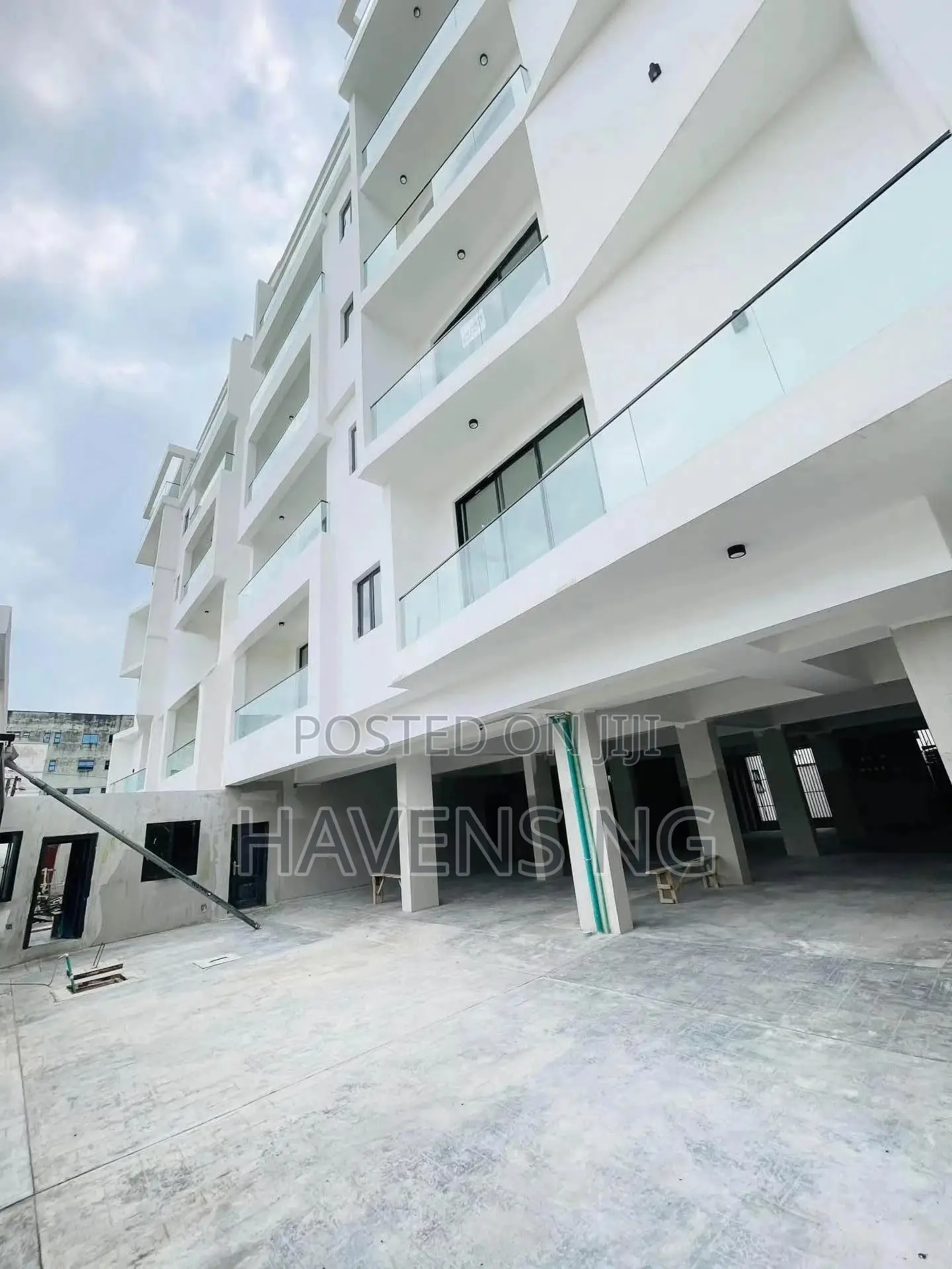 3bdrm Penthouse in Ikate for sale