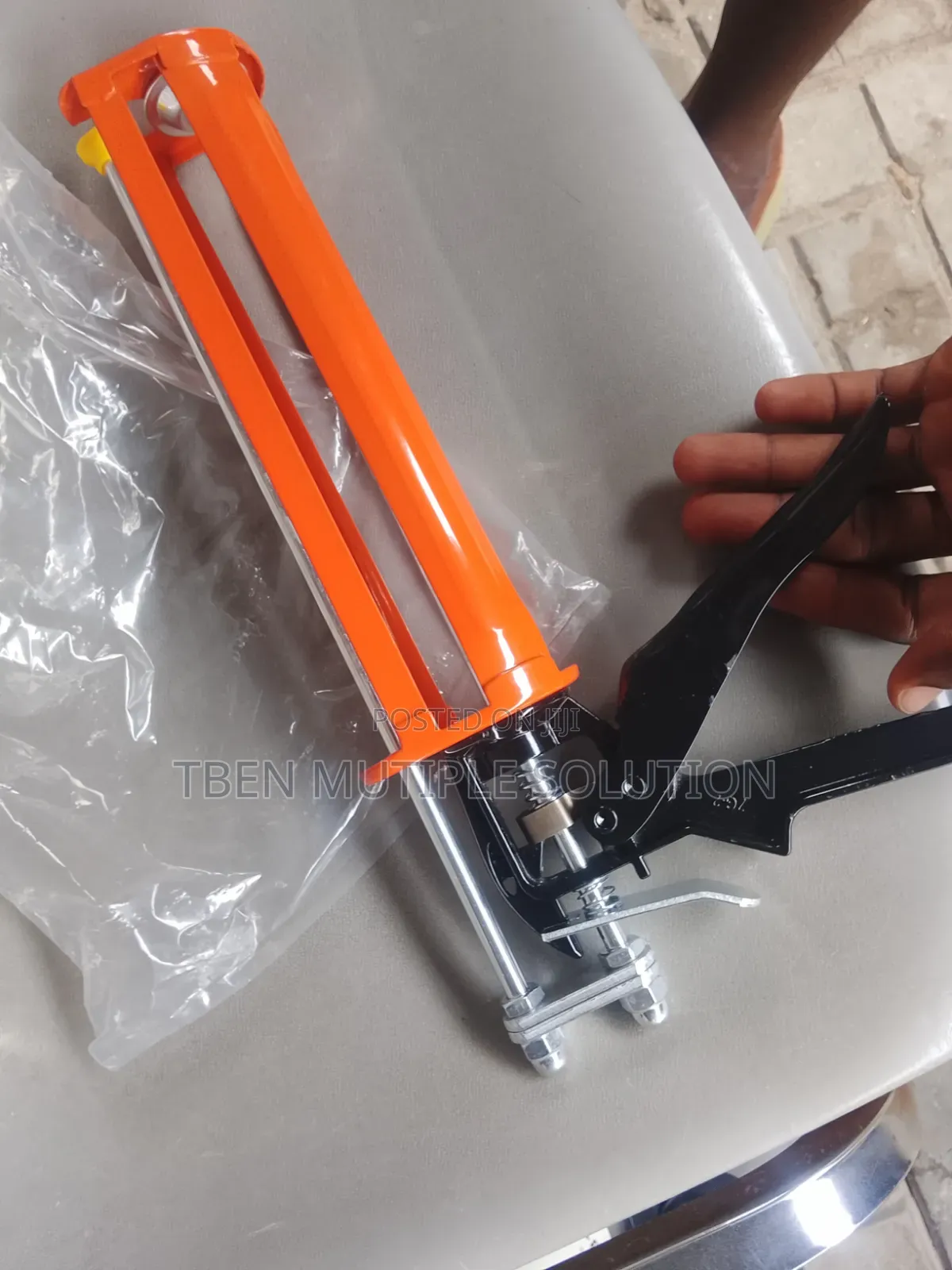 Heavy-Duty Manual Caulking Gun