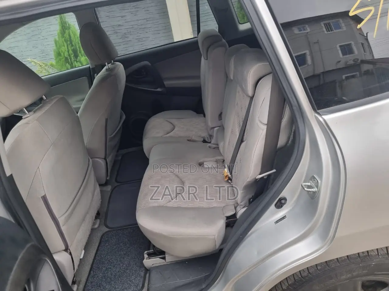 Toyota RAV4 2011 Silver
