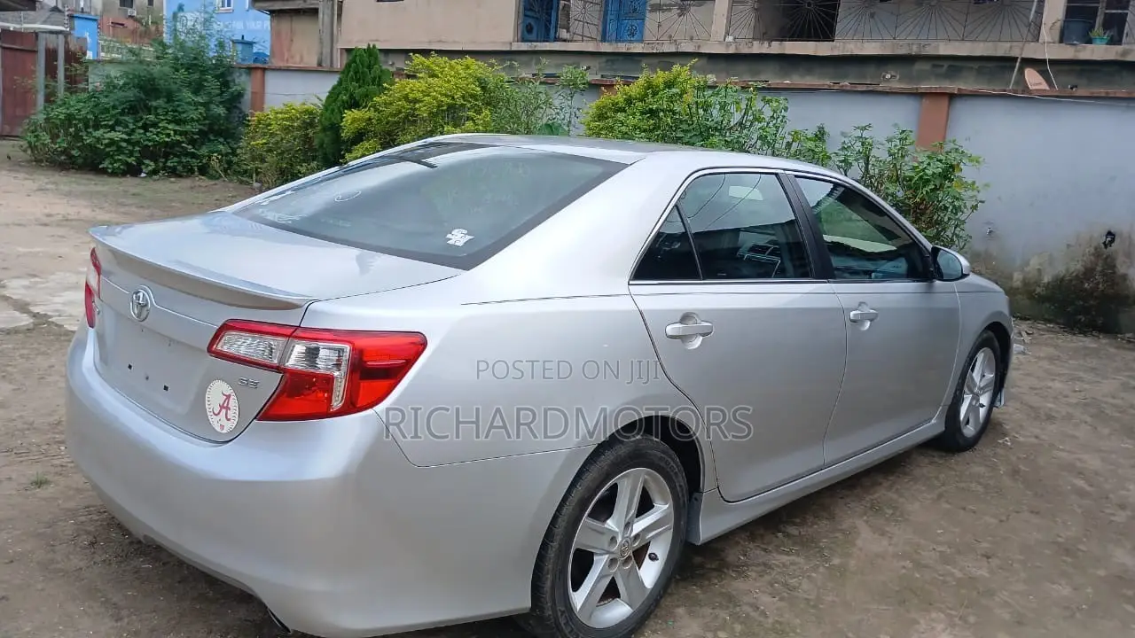 Toyota Camry SE Sport 4dr Sedan w/Prod. End 11/13 (2.5L 4cyl 6A) 2014