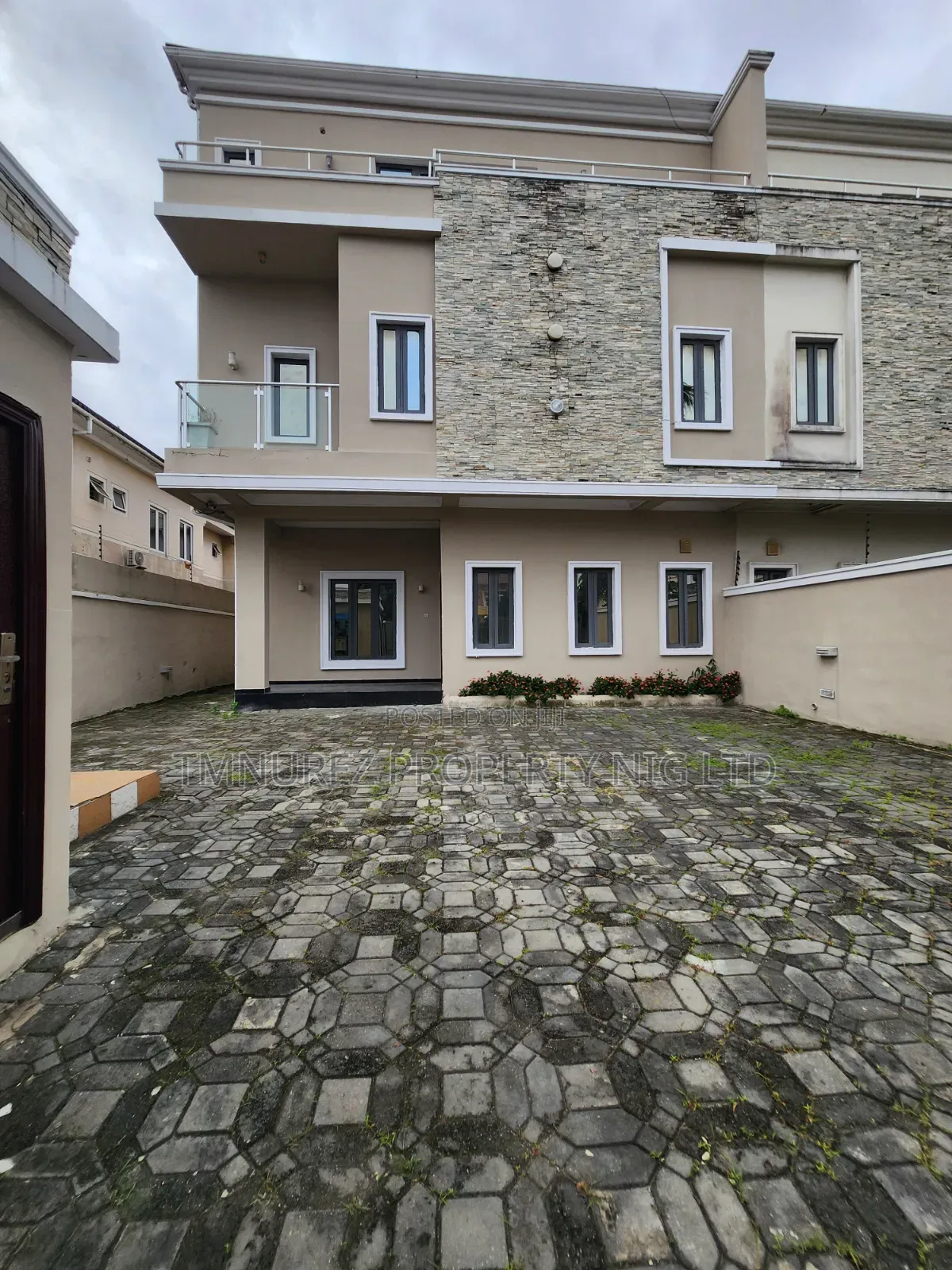 5bdrm Duplex in Lekki Phase1 for rent
