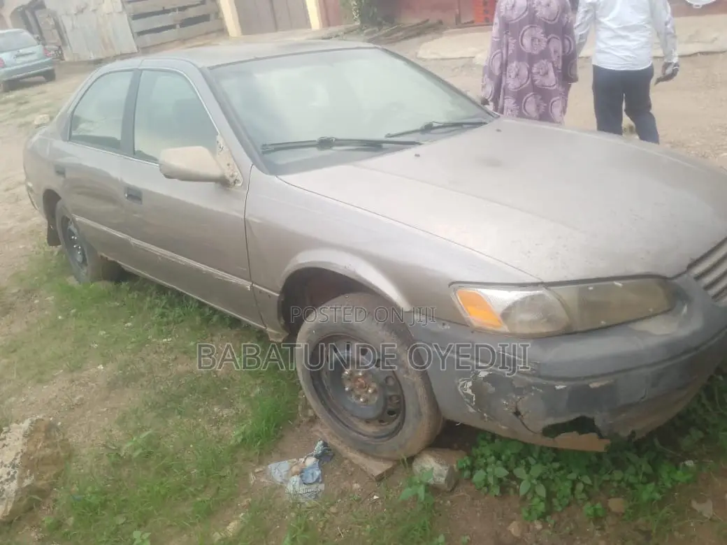 Toyota Camry 2001 Gray