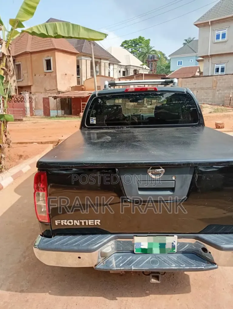 Nissan Frontier 2010 Black