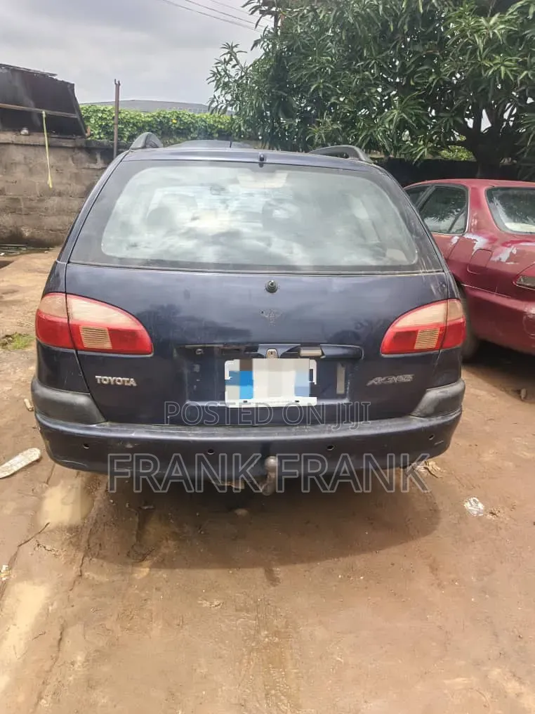 Toyota Avensis 2003 Blue