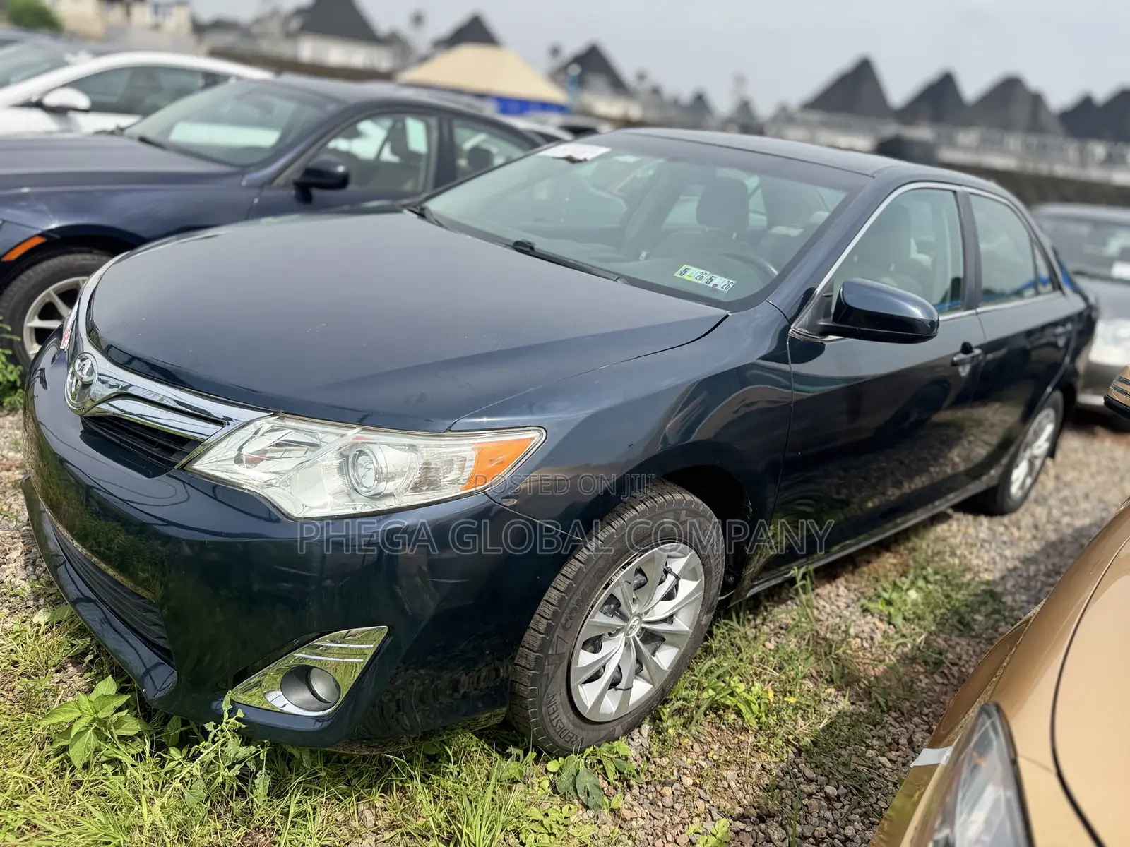 Toyota Camry LE 4dr Sedan (2.5L 4cyl 6A) 2013 Matt Black