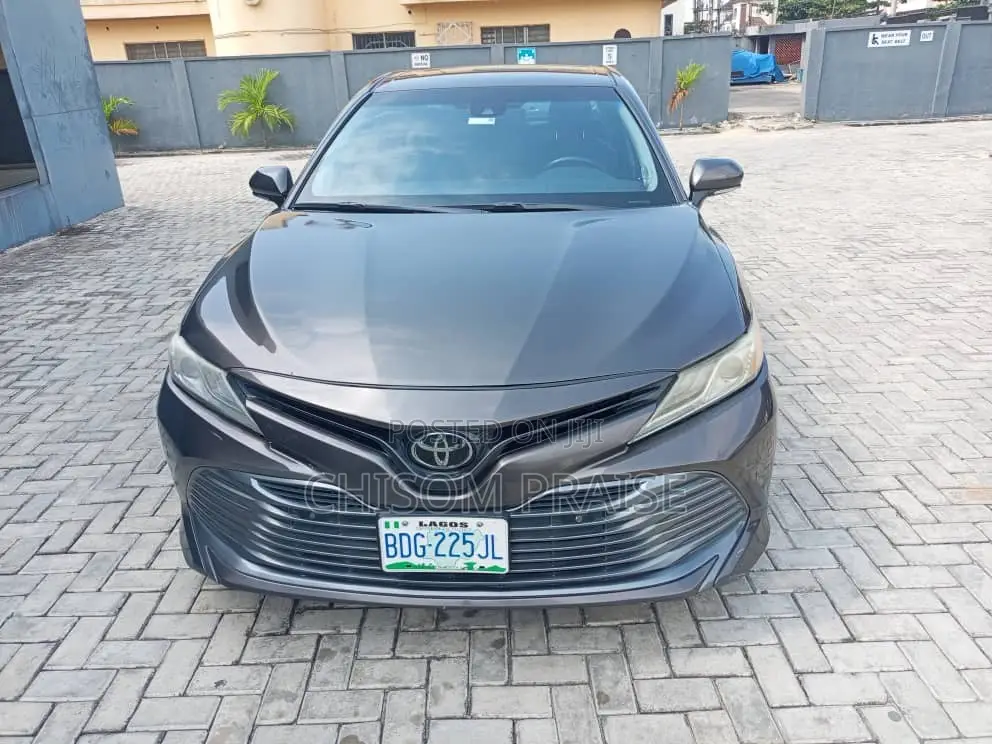 Toyota Camry XLE FWD (2.5L 4cyl 8AM) 2018 Brown