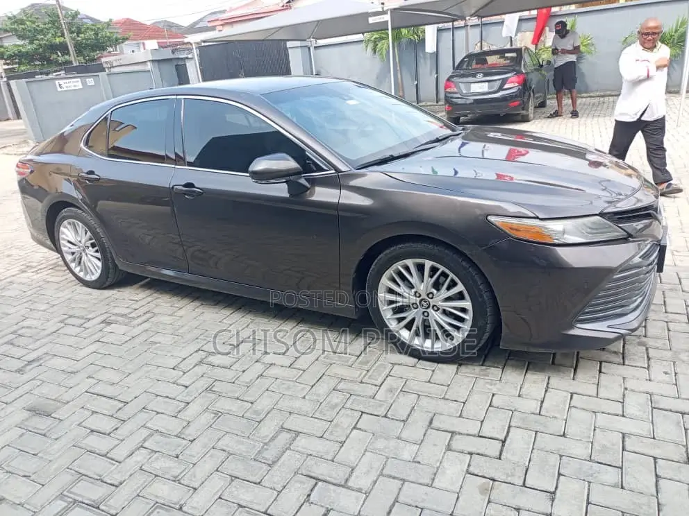 Toyota Camry XLE FWD (2.5L 4cyl 8AM) 2018 Brown