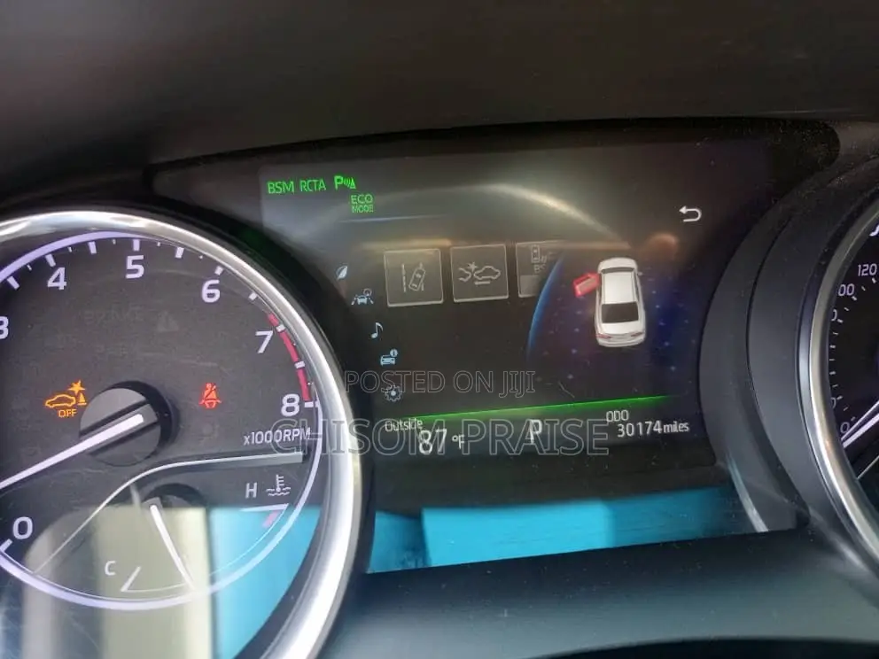 Toyota Camry XLE FWD (2.5L 4cyl 8AM) 2018 Brown