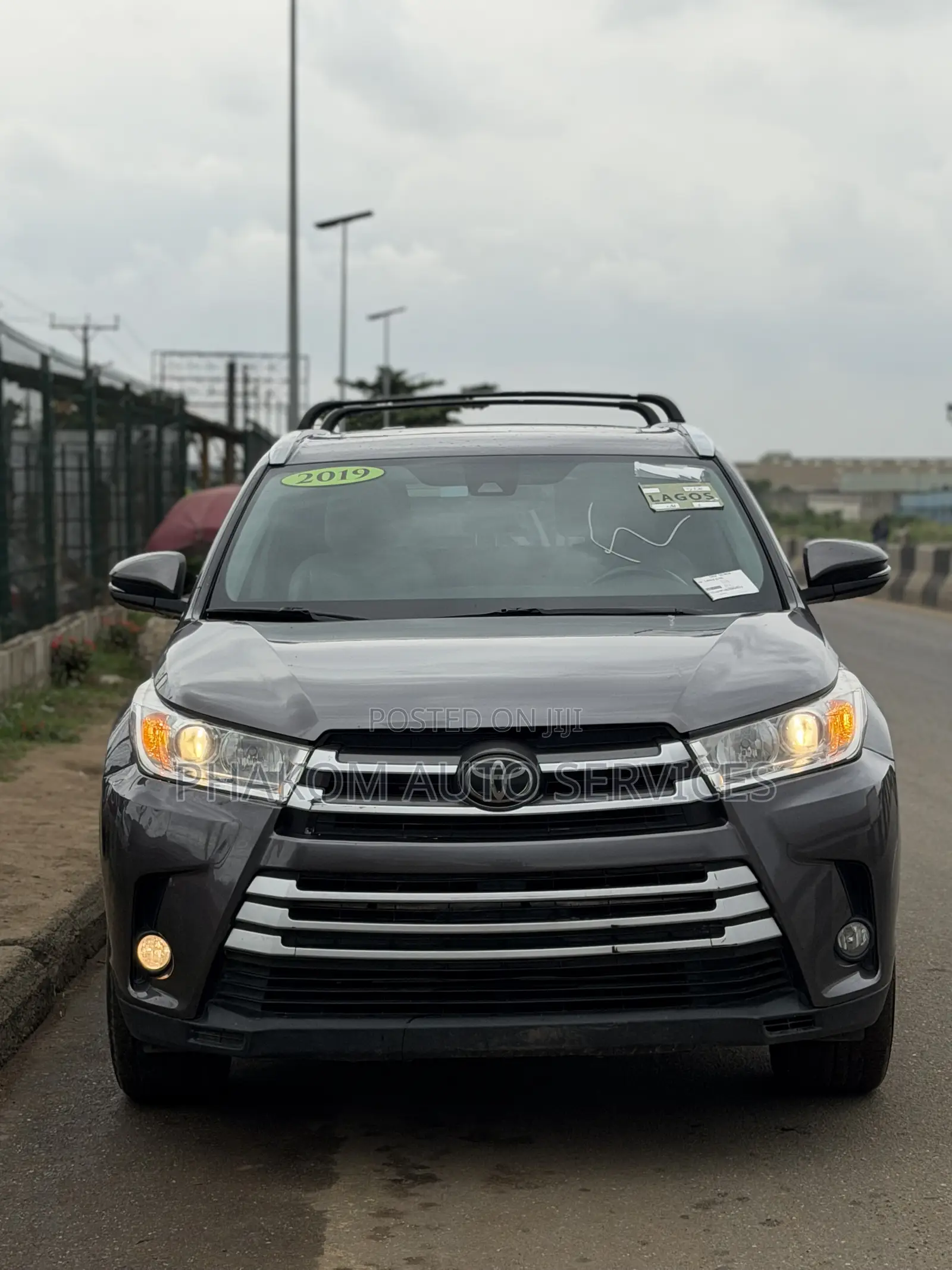 Toyota Highlander XLE 4x4 V6 (3.5L 6cyl 8A) 2018 Gray