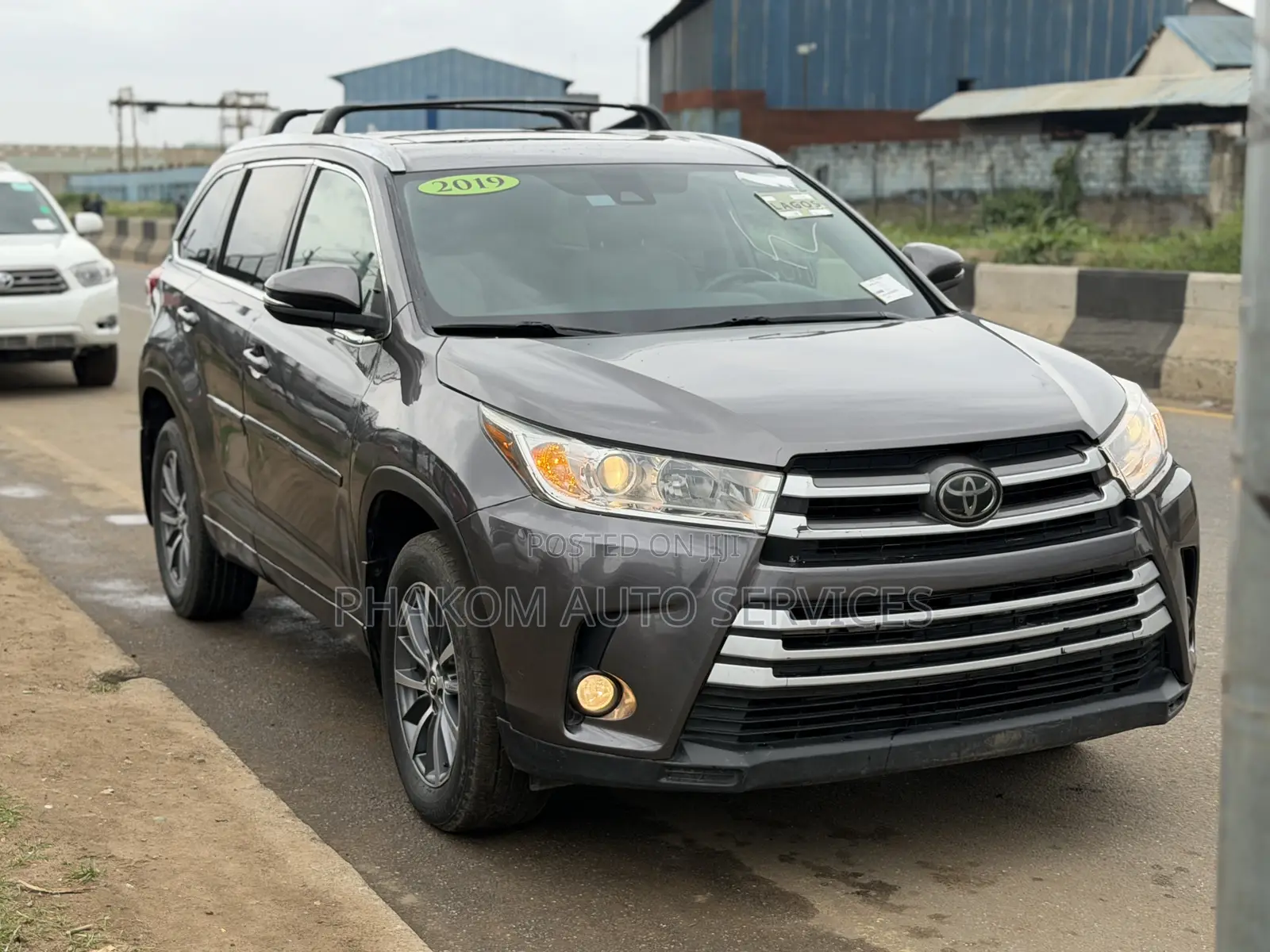 Toyota Highlander XLE 4x4 V6 (3.5L 6cyl 8A) 2018 Gray